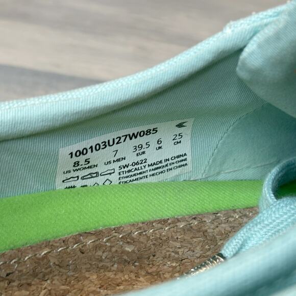 Cariuma Pantone Blue Women's Eggshell Blue Canvas Sneakers US Size 8.5 - Picture 10 of 10